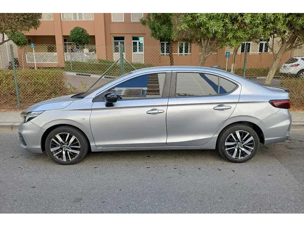 Car image 8