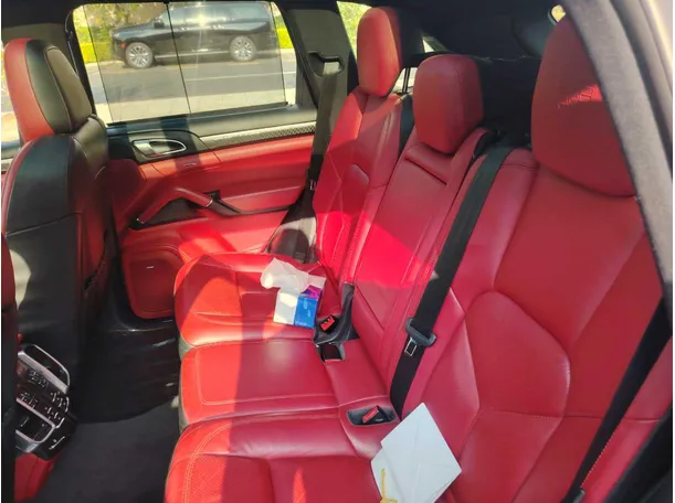 Car image 18