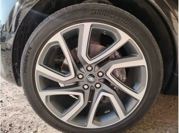 Car image 10