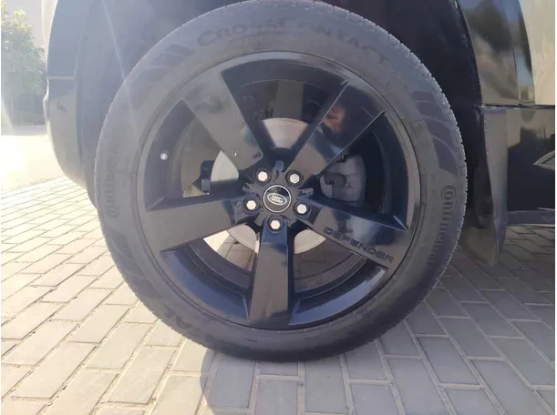 Car image 10