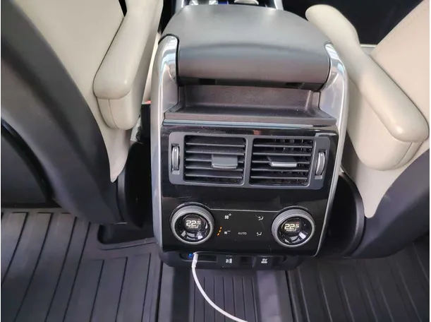 Car image 35