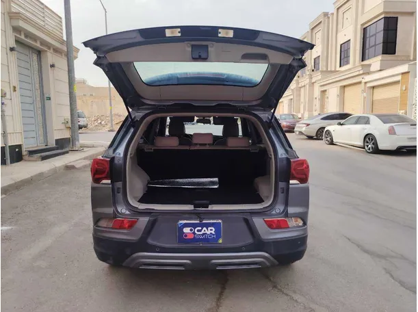 Car image 25