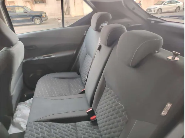 Car image 19