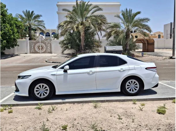 Car image 4