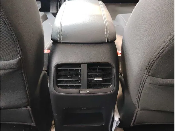 Car image 33