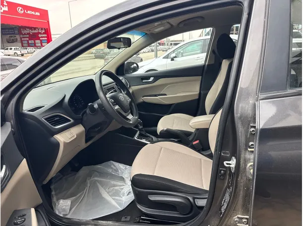 Car image 10
