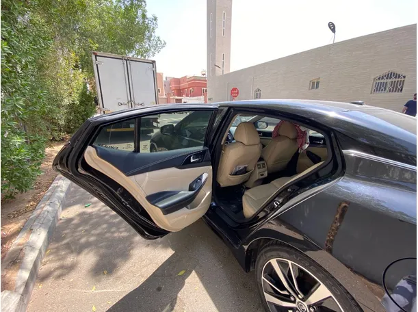 Car image 12