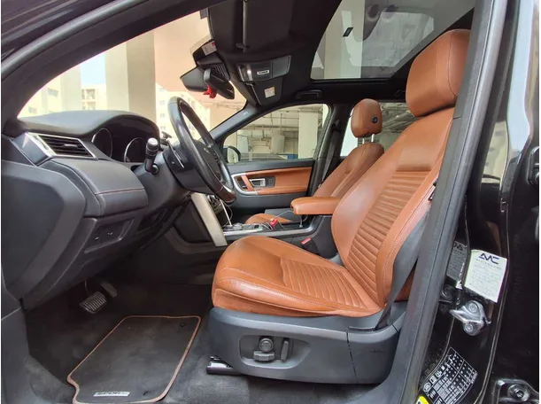 Car image 12