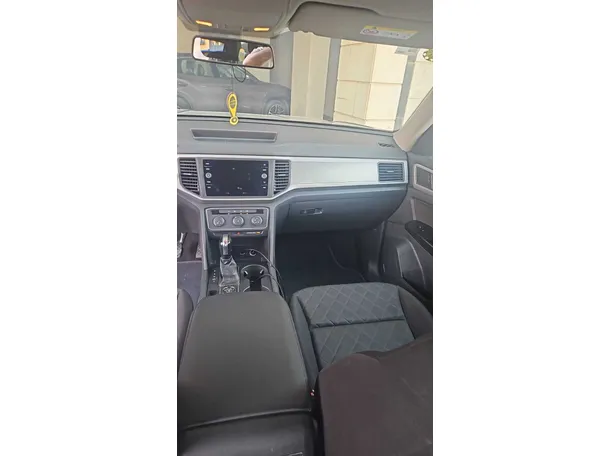 Car image 27