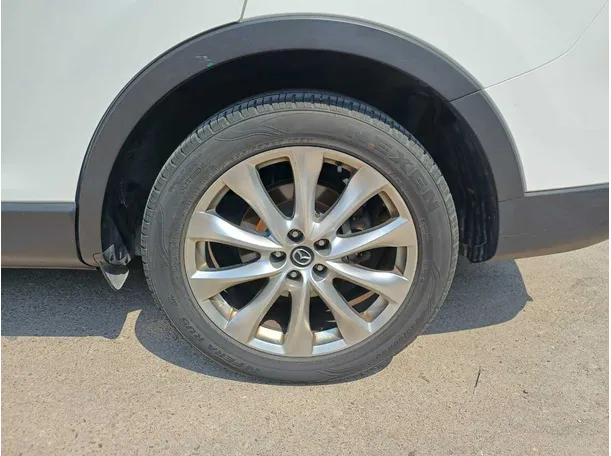 Car image 9