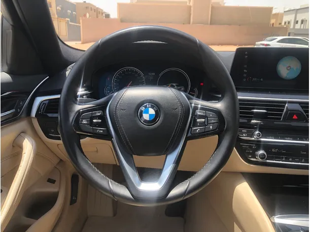 Car image 19