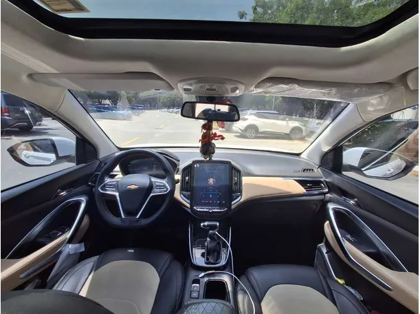Car image 19