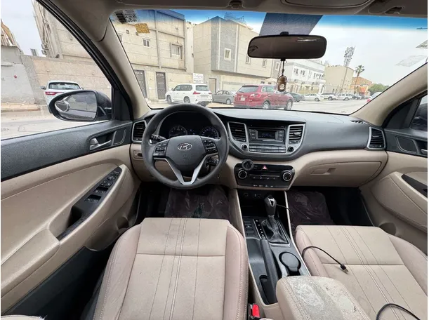 Car image 17