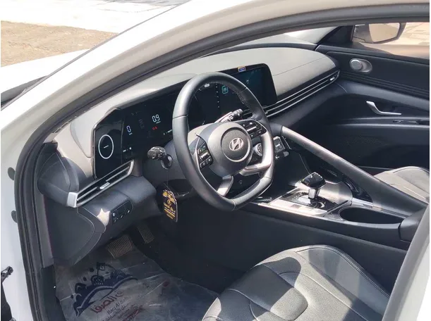 Car image 13