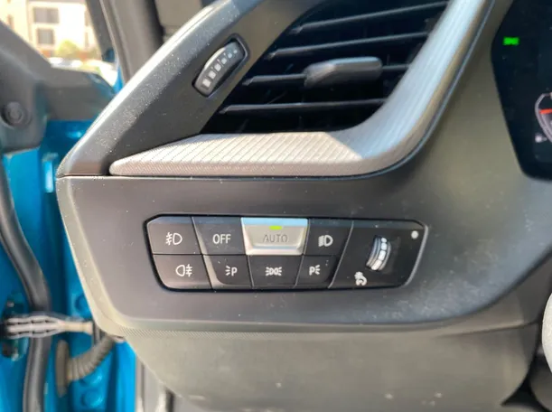 Car image 24