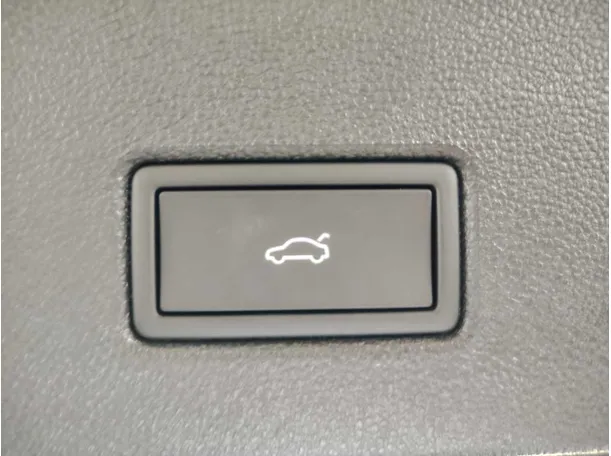 Car image 32