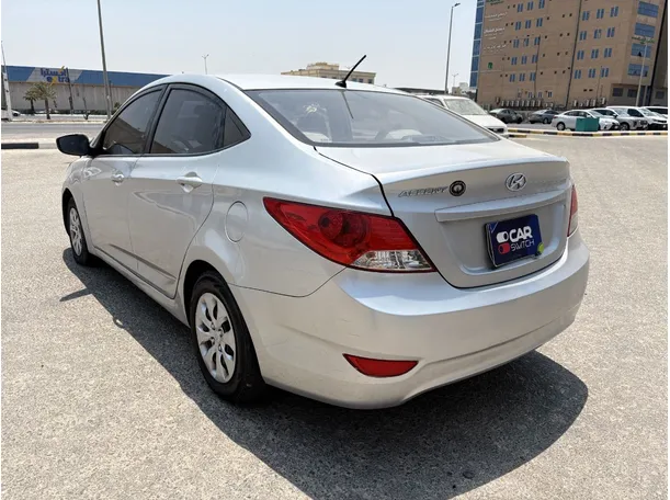 Car image 7