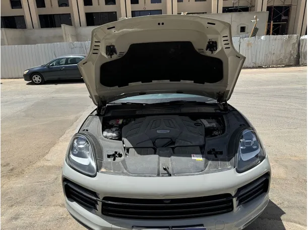 Car image 25
