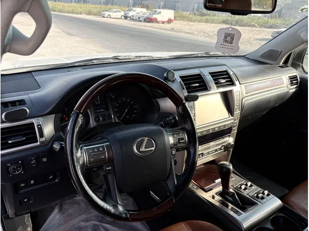 Car image 12