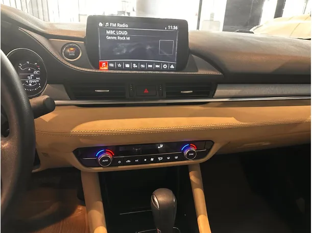 Car image 16