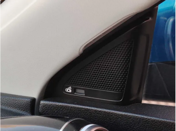 Car image 28