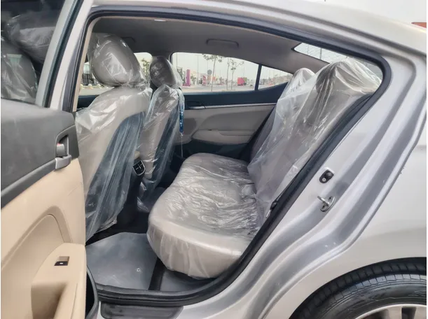 Car image 14