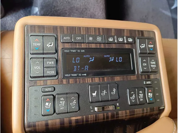 Car image 37