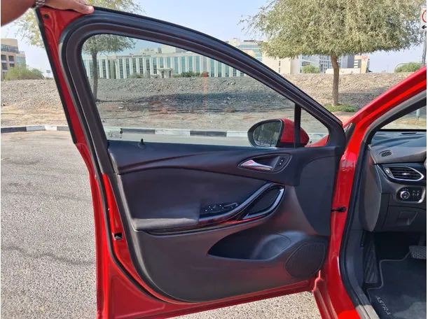 Car image 10