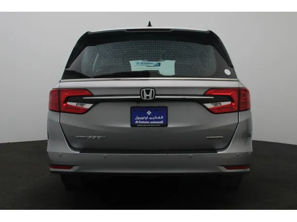 Car image 12