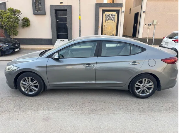 Car image 8