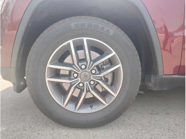 Car image 9