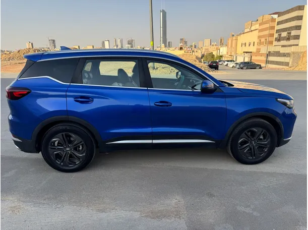 Car image 4