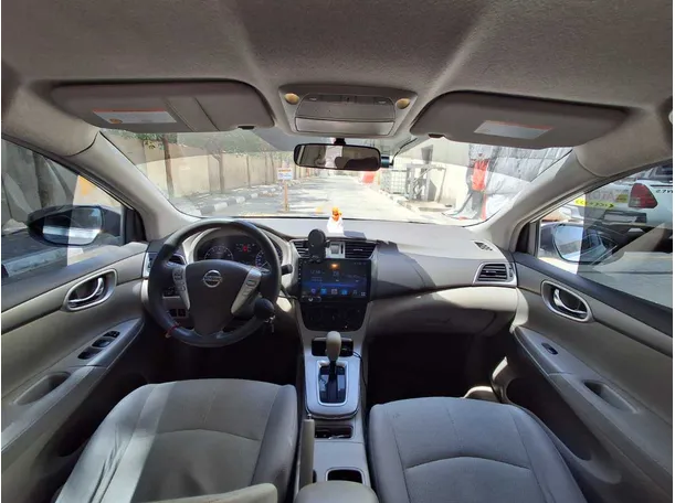 Car image 18
