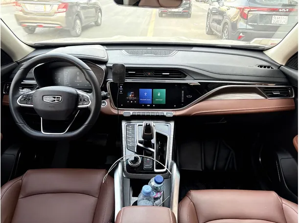 Car image 18