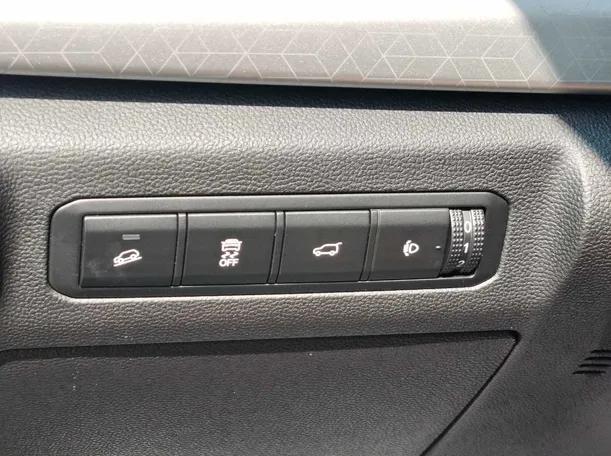 Car image 33