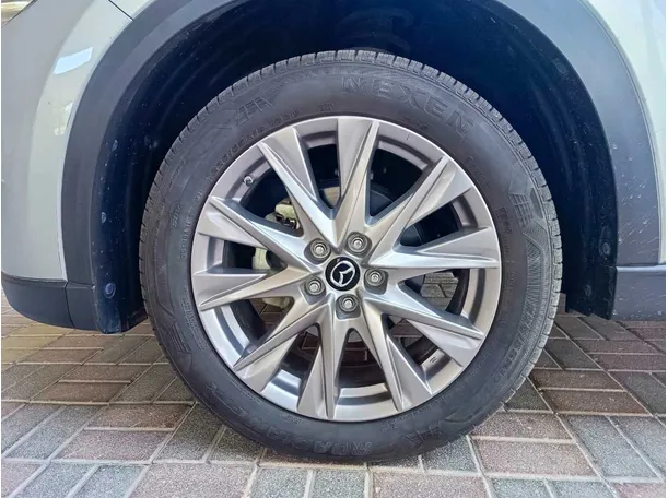 Car image 11