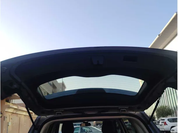 Car image 25