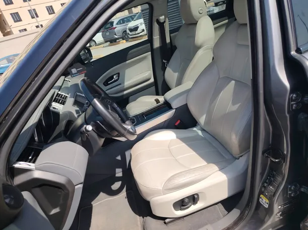 Car image 13