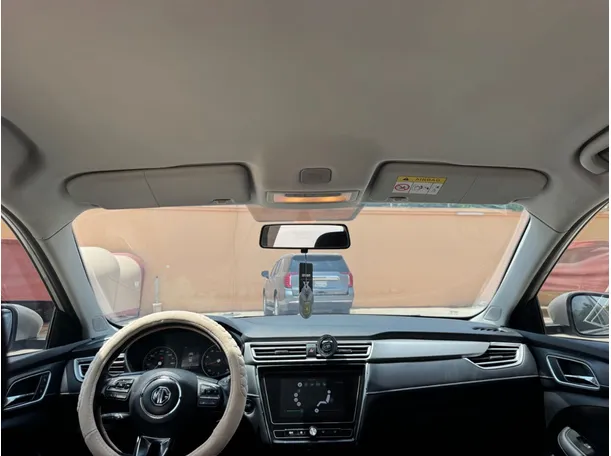 Car image 14