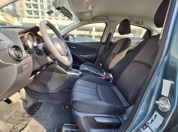Car image 12