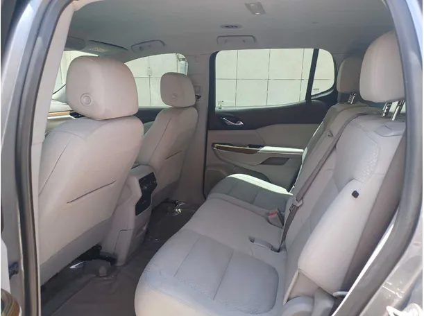 Car image 14