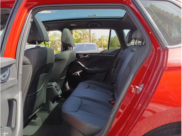Car image 13