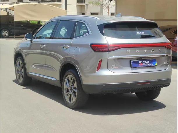 Car image 7