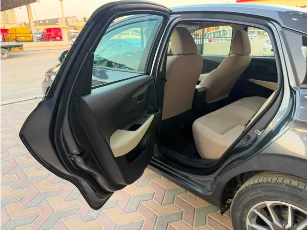Car image 14