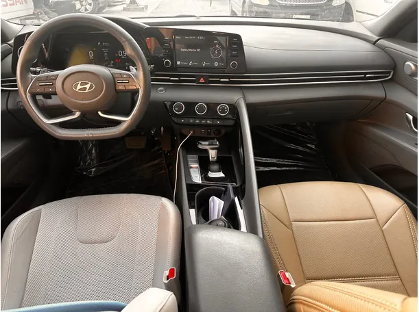 Car image 16