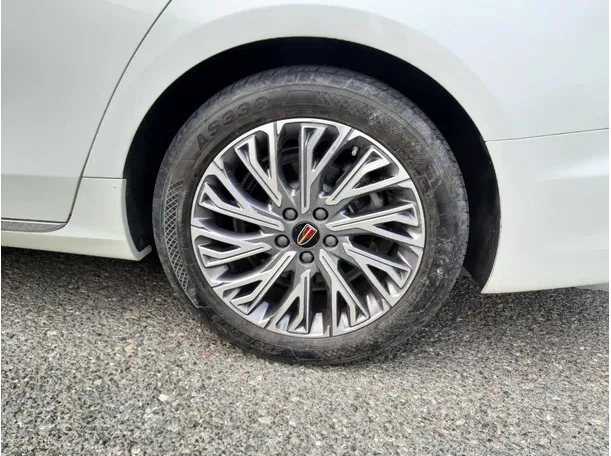 Car image 9
