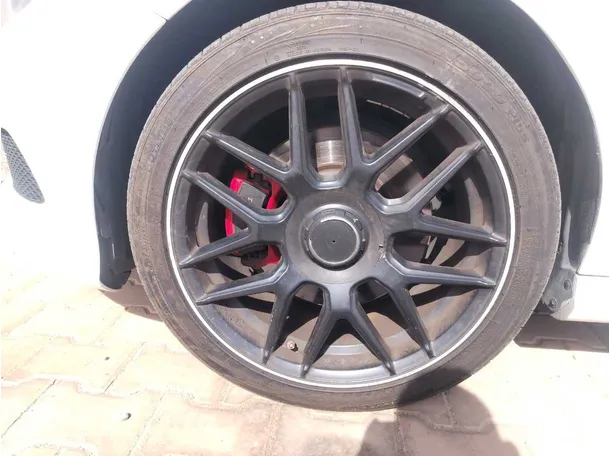 Car image 11
