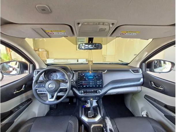 Car image 19