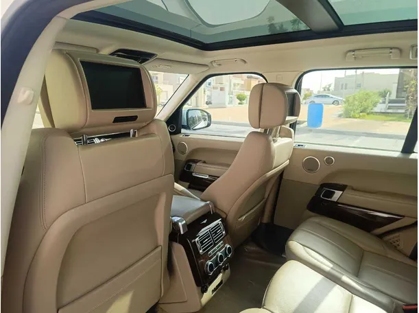 Car image 19