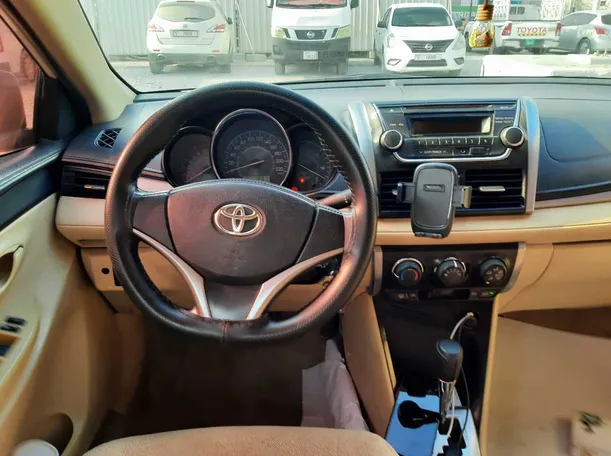 Car image 14